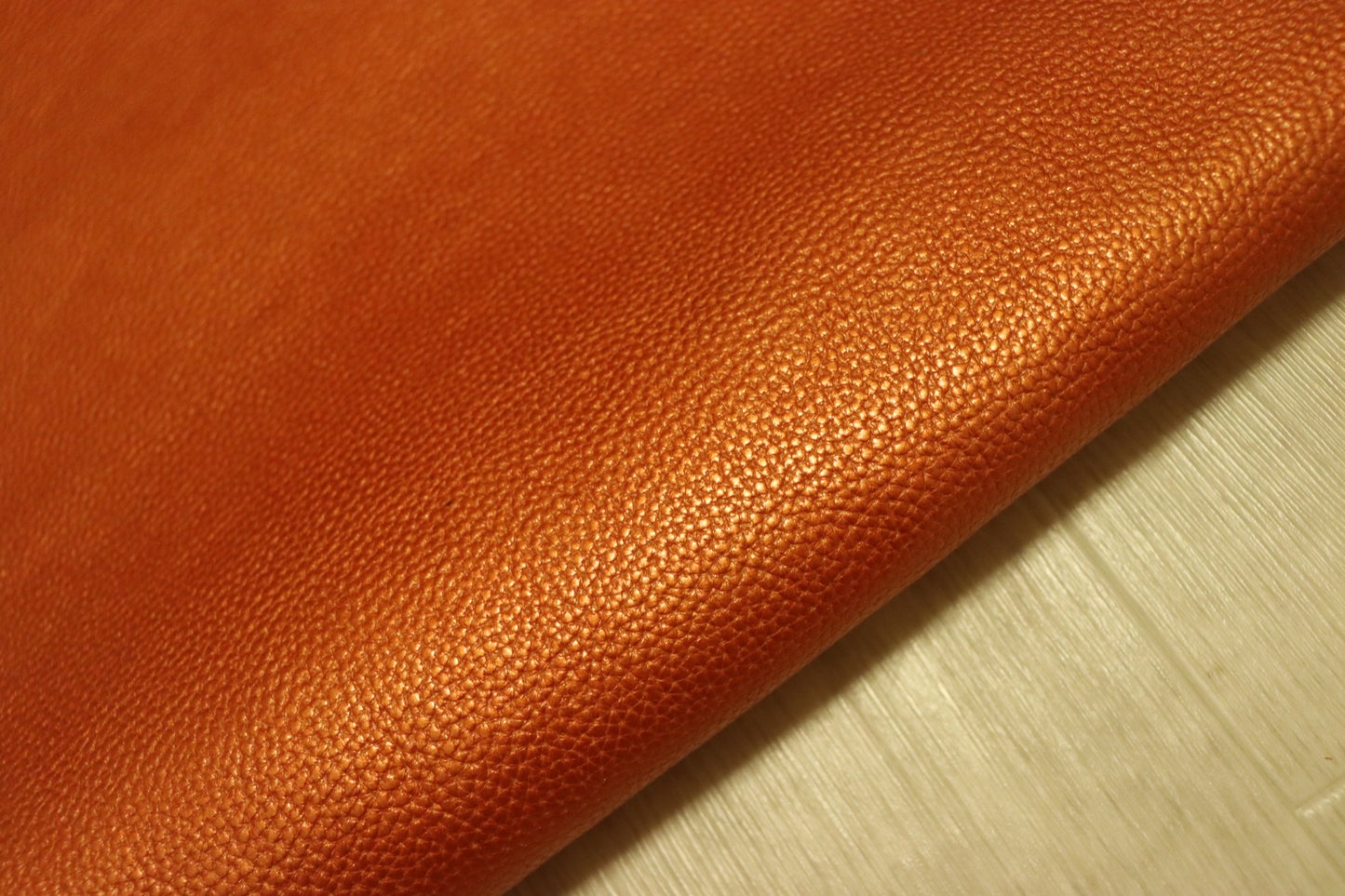 ds72円!イタリアンレザー ショルダー メタリックオレンジ シボ型押し 119ds
