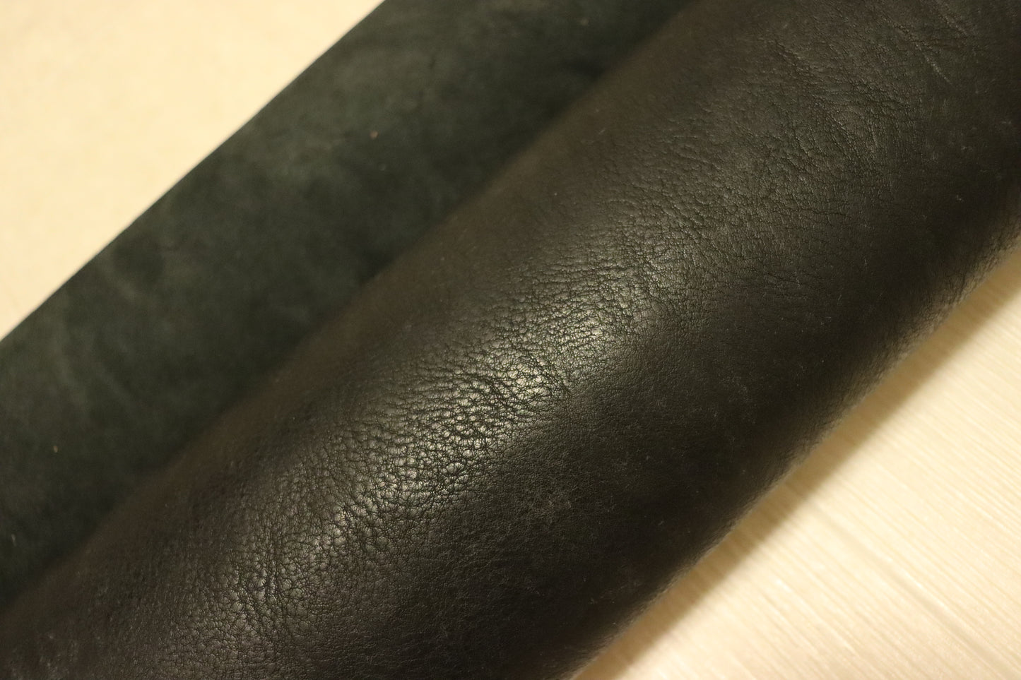 ds75円!イタリアンレザー オイルヌメ ショルダー オイルワックス ダコタシュリンク ブラック 125ds