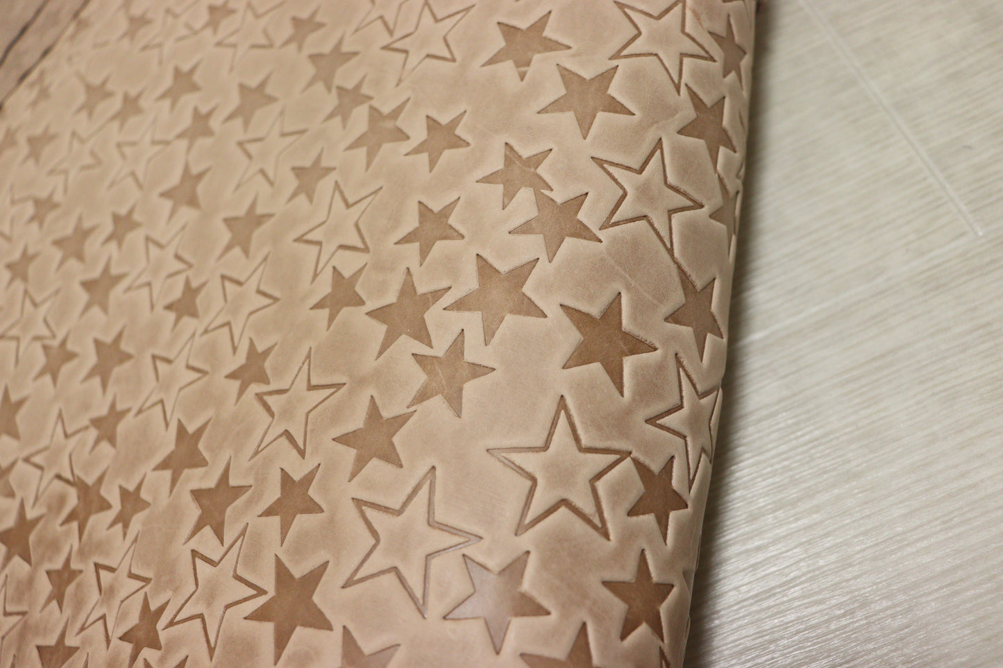 ds35円!新入荷!スター型押し 生成り ヌメ革 65ds