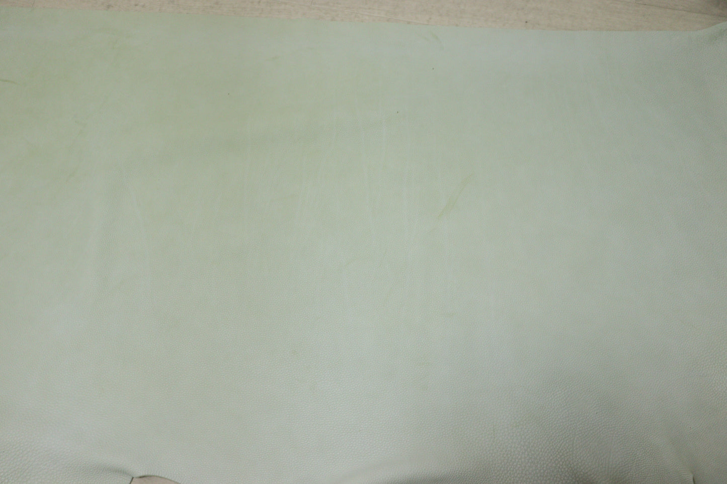 ds28円!新入荷!イタリアンレザー アイボリー系 シュリンク加工 216ds