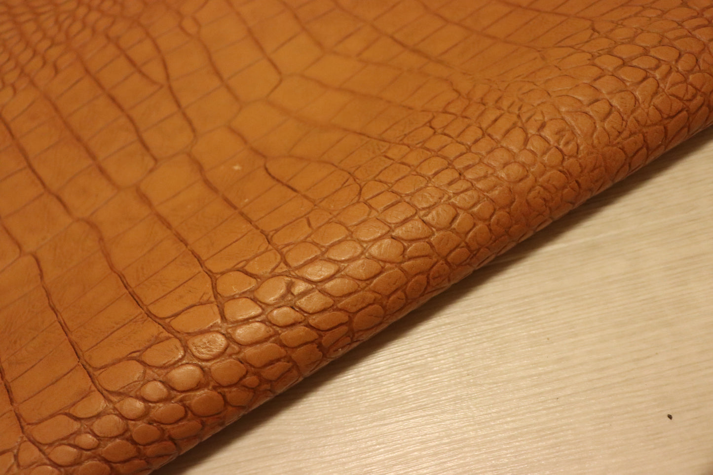 ds72円!イタリアンレザー オイルヌメ ショルダー クロコ型押し キャメル 137ds