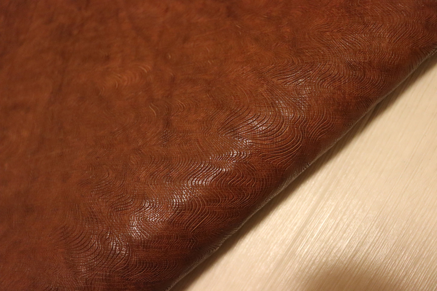 ds72円!イタリアンレザー ショルダー ヌメ革 ペイズリー調エンボス 95ds