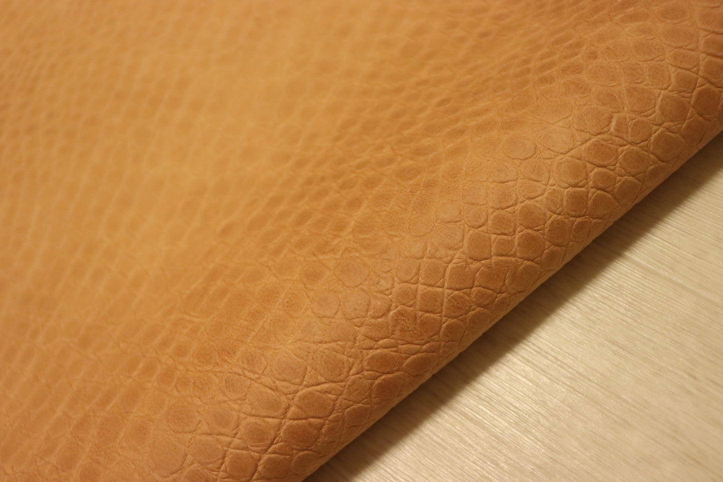 ds70円!イタリアンレザー ショルダー クロコ型押し ヌメ革 140ds