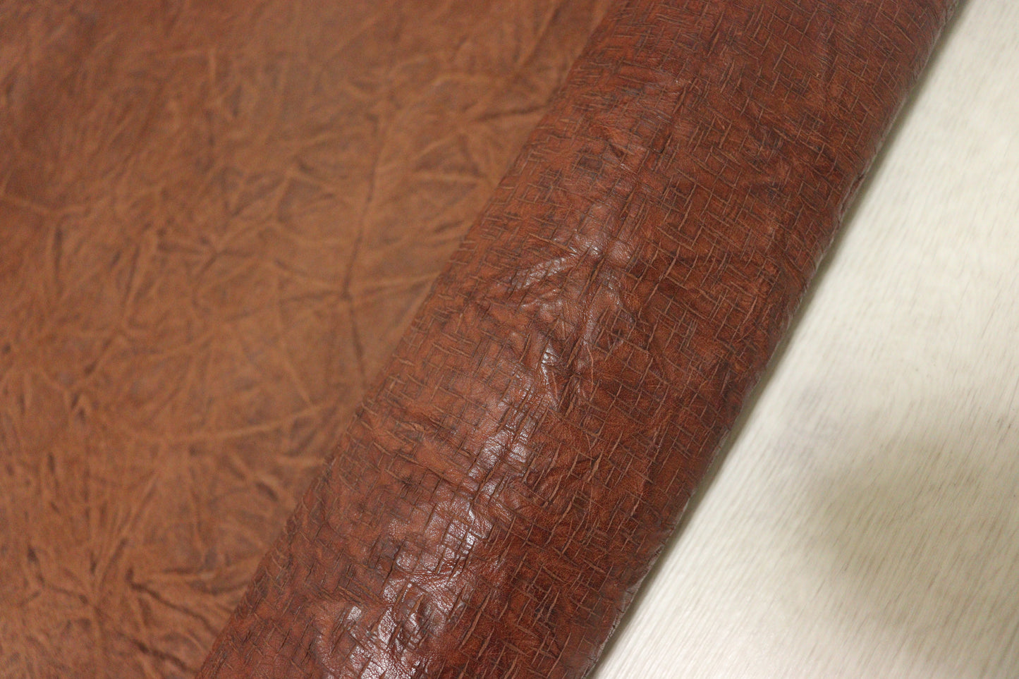 ds70円!イタリアンレザー ショルダー 絞り加工×エンボス オイルヌメ 110ds