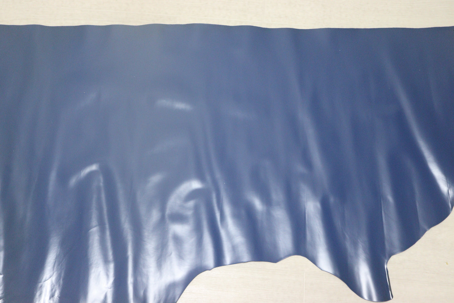 ds25円!やや訳あり イタリアンレザー ブルー ガラス加工 100ds