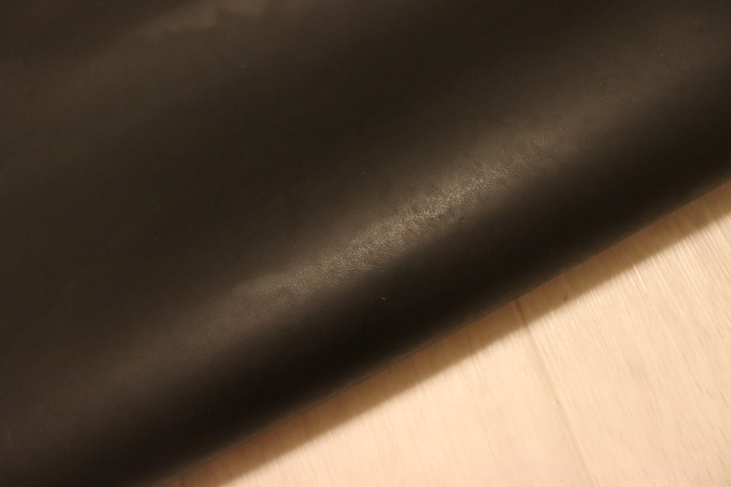 ds65円!イタリアンレザー ヌメ革 ブラック オイルヌメ キップ 177ds