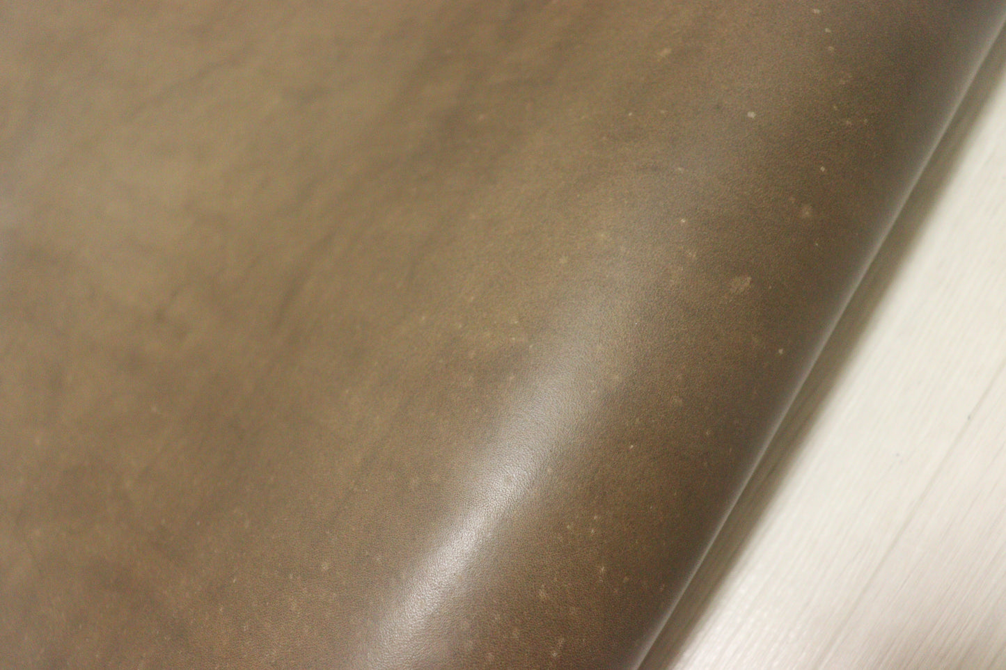 ds52円!イタリアンレザー ヌメ革 ピットなめし ベリー オリーブ 104ds