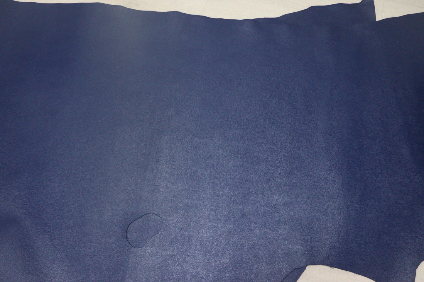 ds28円!新入荷!顔料仕上げ シボ型押し サファイア 220ds