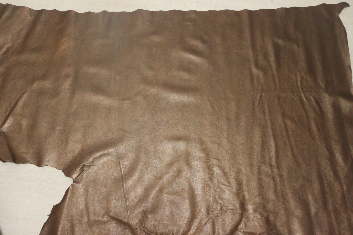 ds25円!新入荷!顔料仕上げ ブロンズ シボ型押し ハギレ 130ds