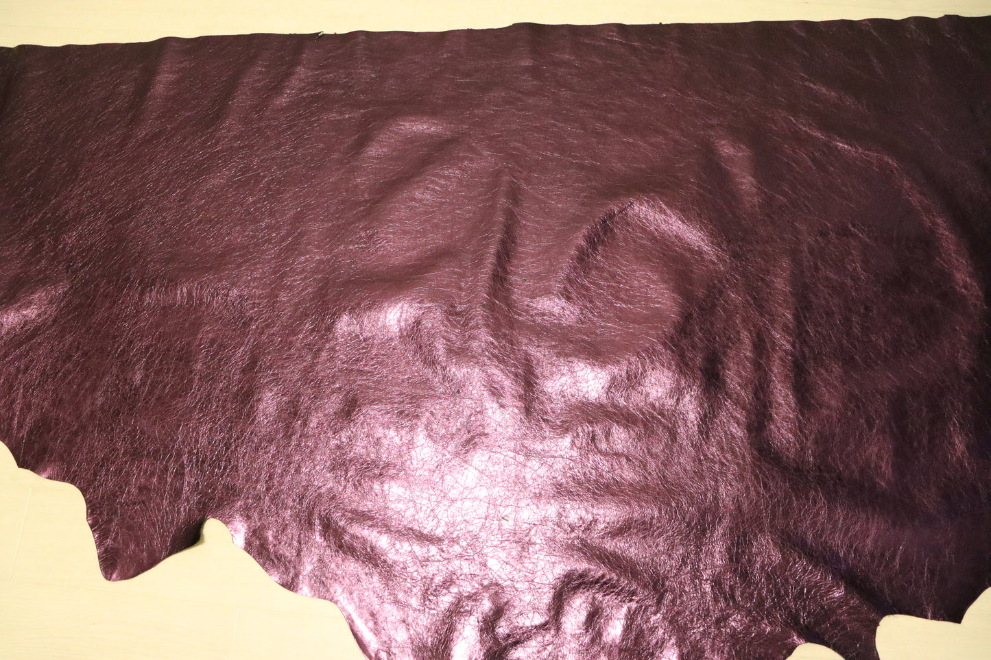 ds30円!新入荷!イタリアンレザー メタリックパープル 箔貼り 200ds