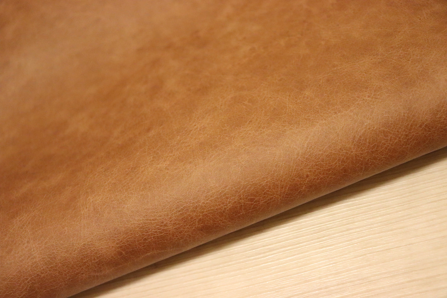 ds30円!新入荷!イタリアンレザー アンティークスムース加工 シナモンブラウン 250ds