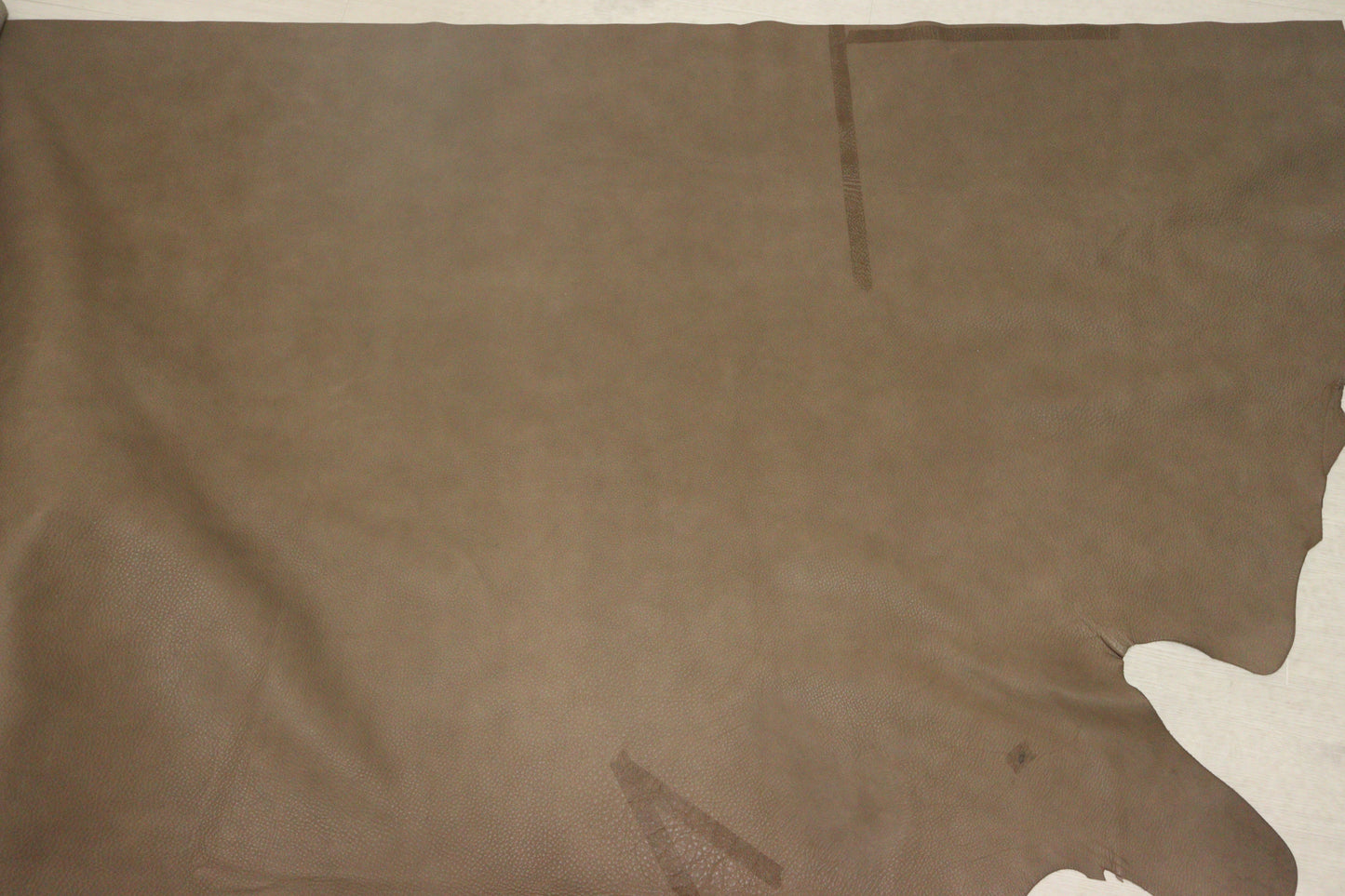 ds28円!新入荷!イタリアンレザー もちもち シュリンク加工 コルクブラウン 261ds