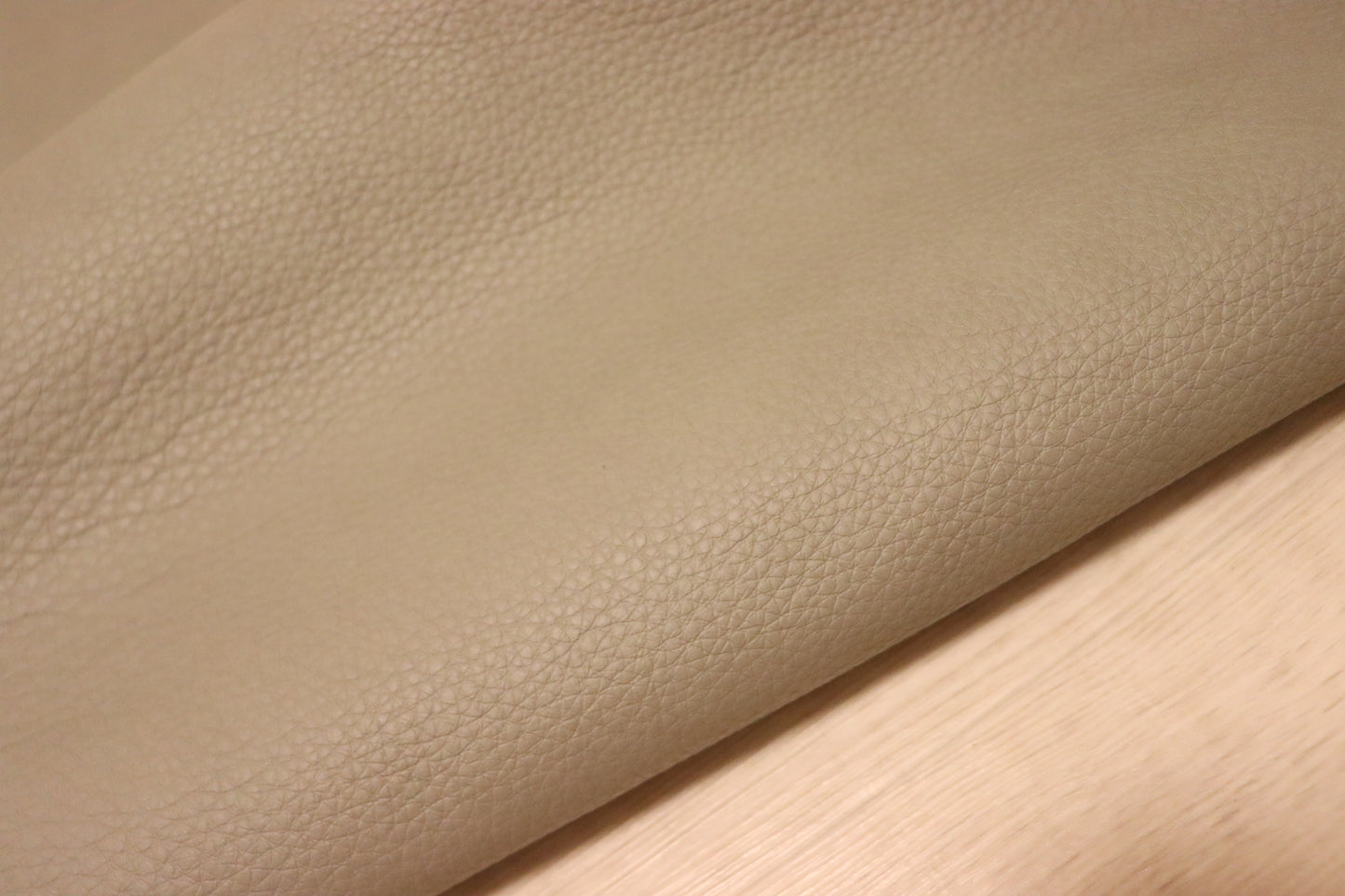 ds30円!新入荷!イタリアンレザー ディア調 シュリンク加工 ライトグレー 290ds