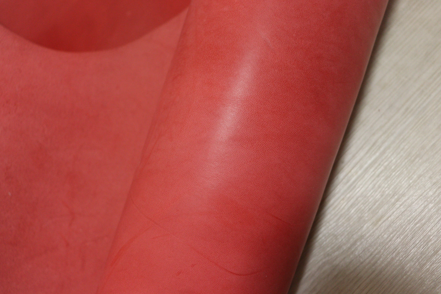 ds53円!新入荷 イタリアンレザー ピットなめし ベリー レッド 85ds