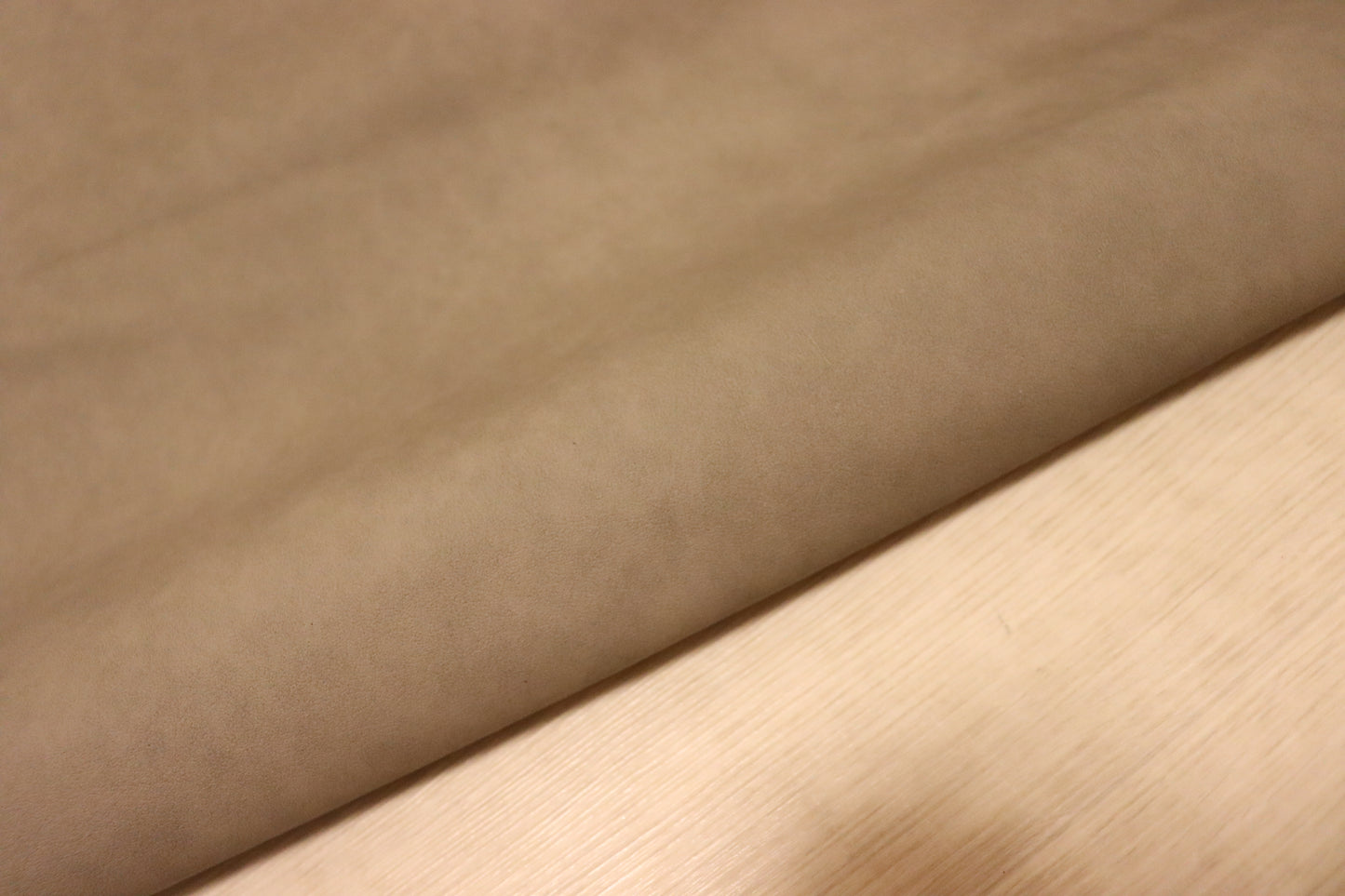 ds28円!新入荷!イタリアンレザー 吟すり加工 ライトグレー 254ds