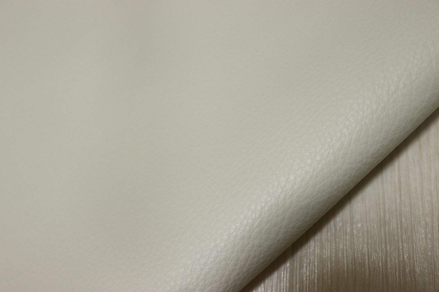 ds30円!新入荷!イタリアンレザー アイボリー シュリンク加工 262ds