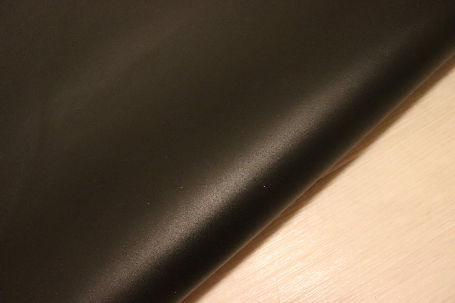 ds60円!イタリアンレザー オイルヌメ スムース加工 ブラック 143ds
