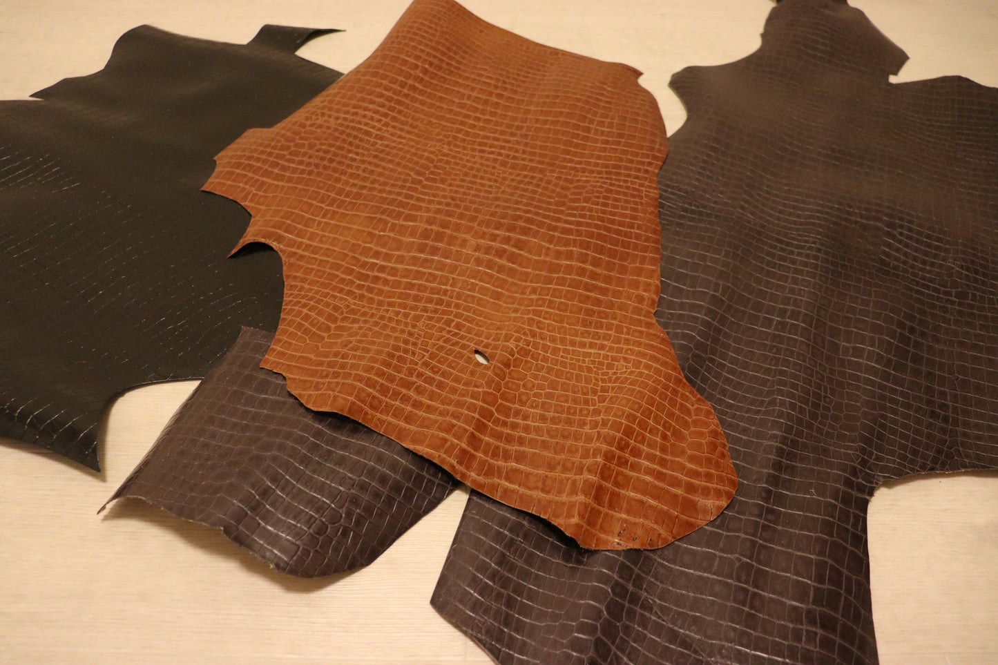 ds28円!新入荷!クロコ型押し ハギレ 3枚セット 77ds