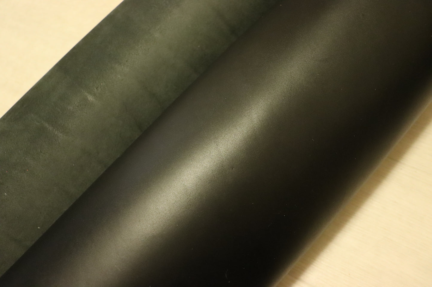 ds75円!新入荷!イタリアンレザー 上質 オイルヌメ ブラック 152ds