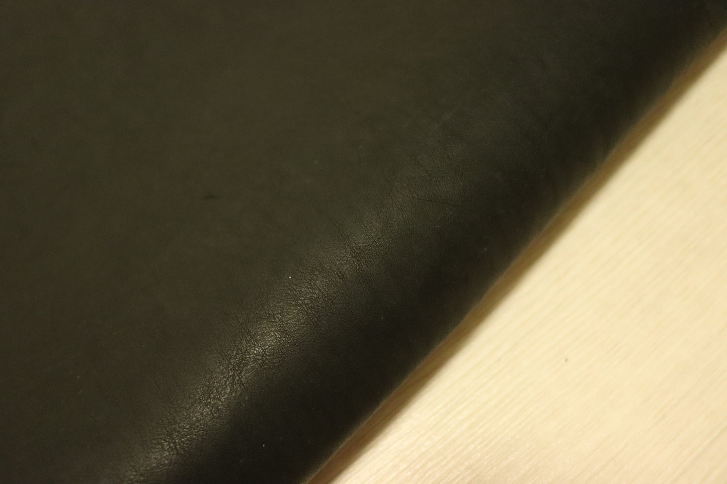 ds75円!新入荷!上質!ブラック オイルヌメ ショルダー 134ds