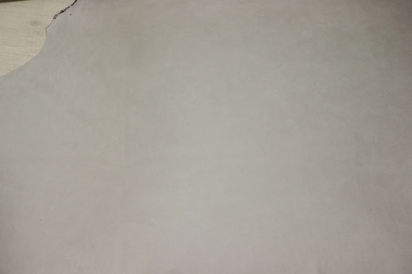 ds22円!新入荷!イタリアンレザー 訳あり もちもち シュリンク加工 303ds