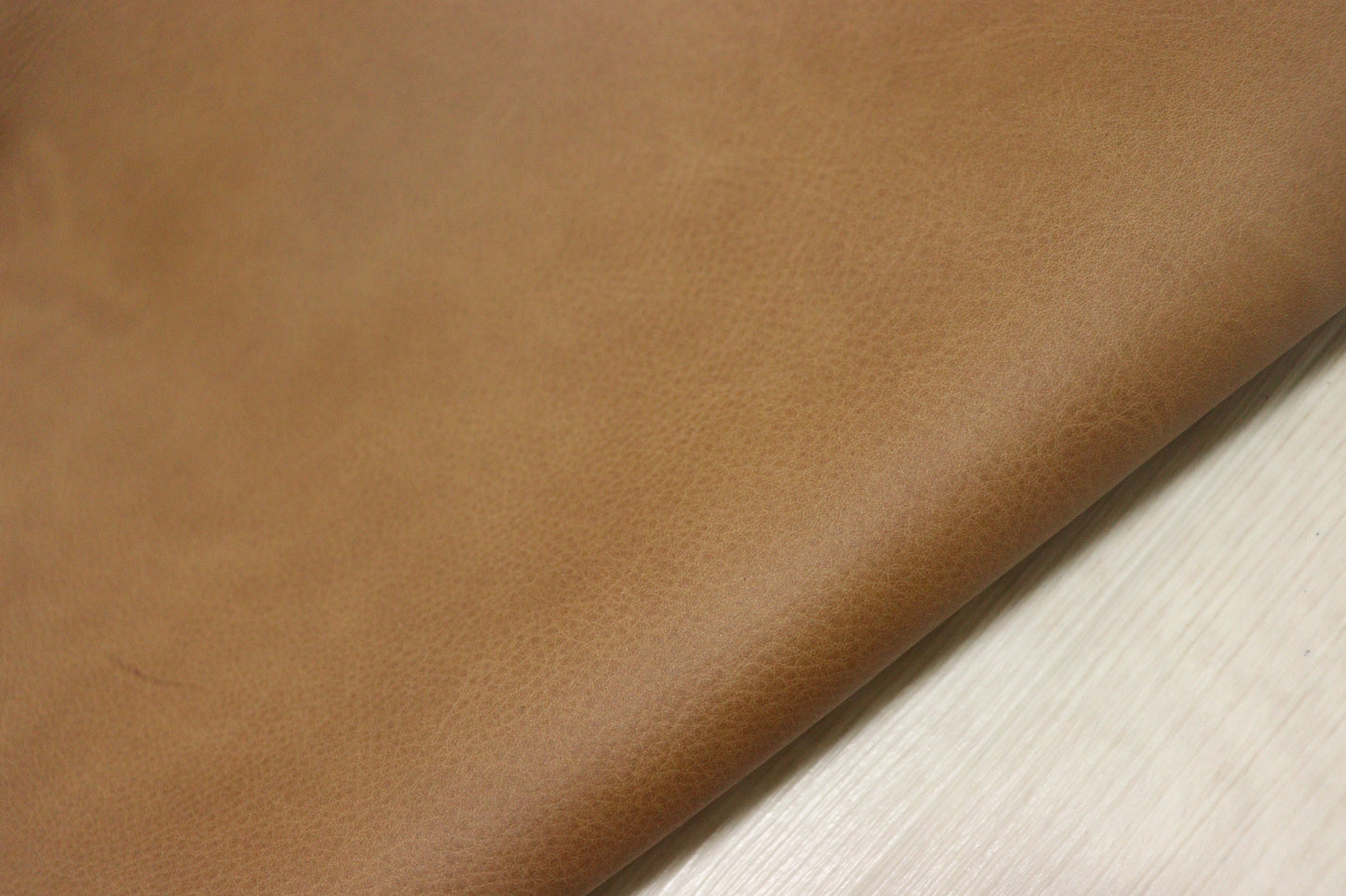 ds30円!新入荷!イタリアンレザー もちもち アンバーブラウン シュリンク加工 281ds