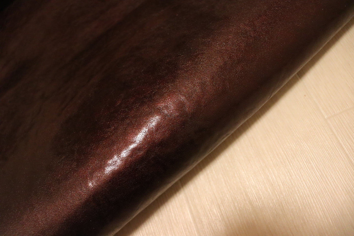 ds70円!イタリアンレザー メタリッシュ ワインレッド系 ショルダー ヌメ革 80ds