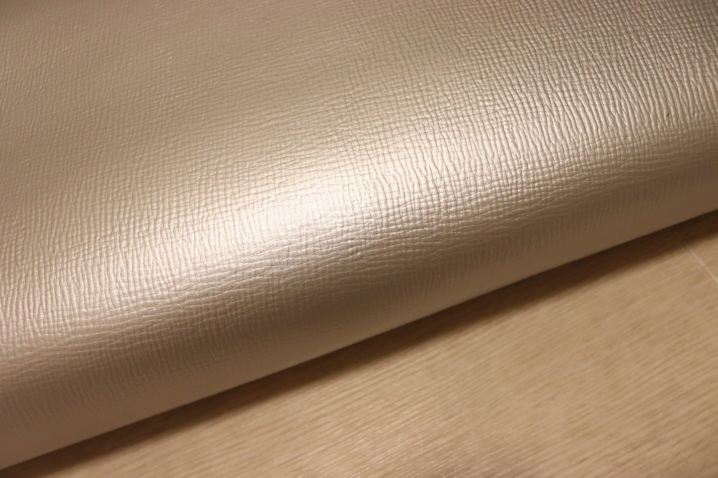 ds25円!やや訳あり 新入荷!姫路レザー 角シボ型押し シルバー 230ds