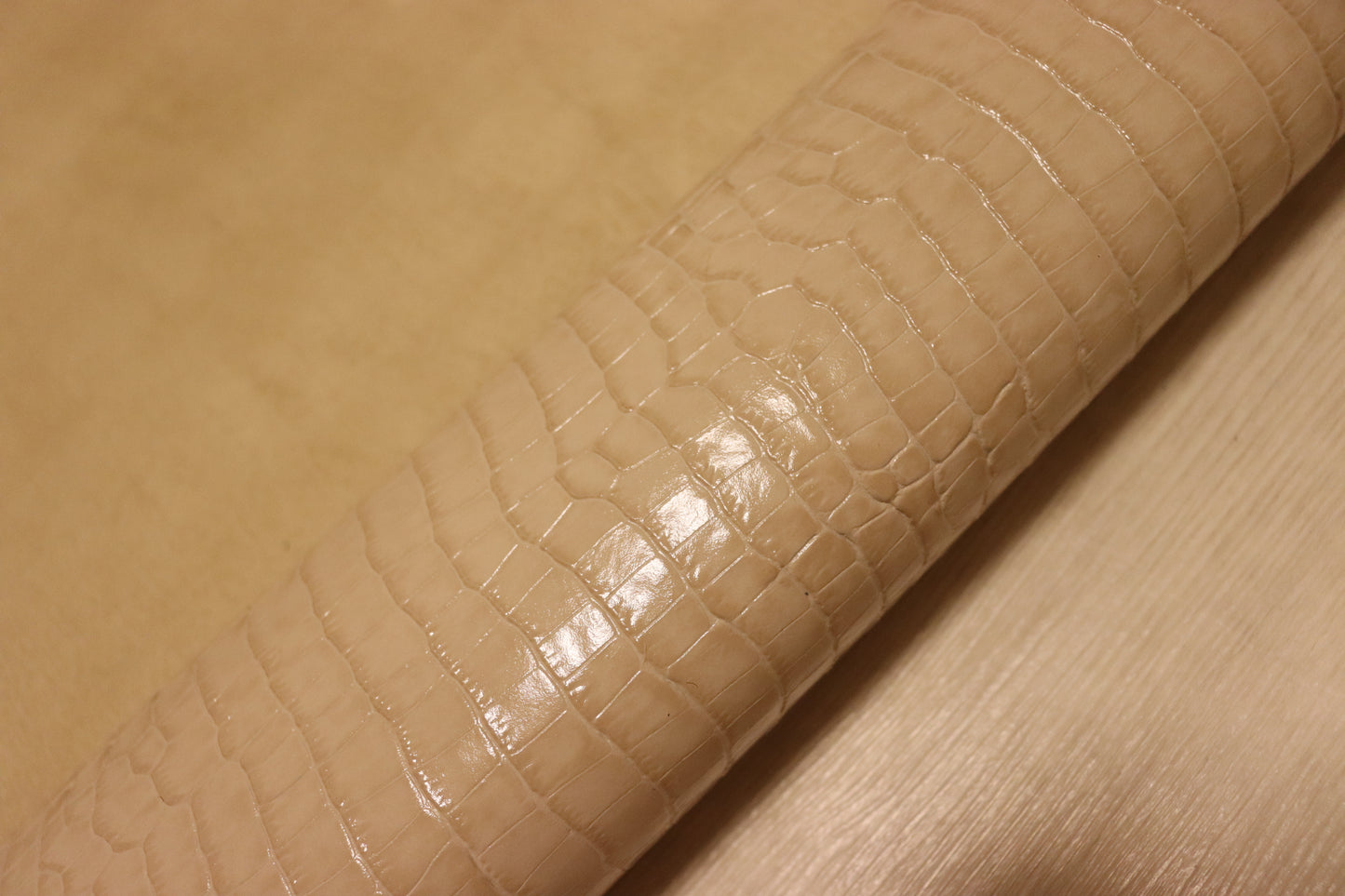 ds28円!姫路レザー 顔料仕上げ クロコ型押し ベージュ 258ds