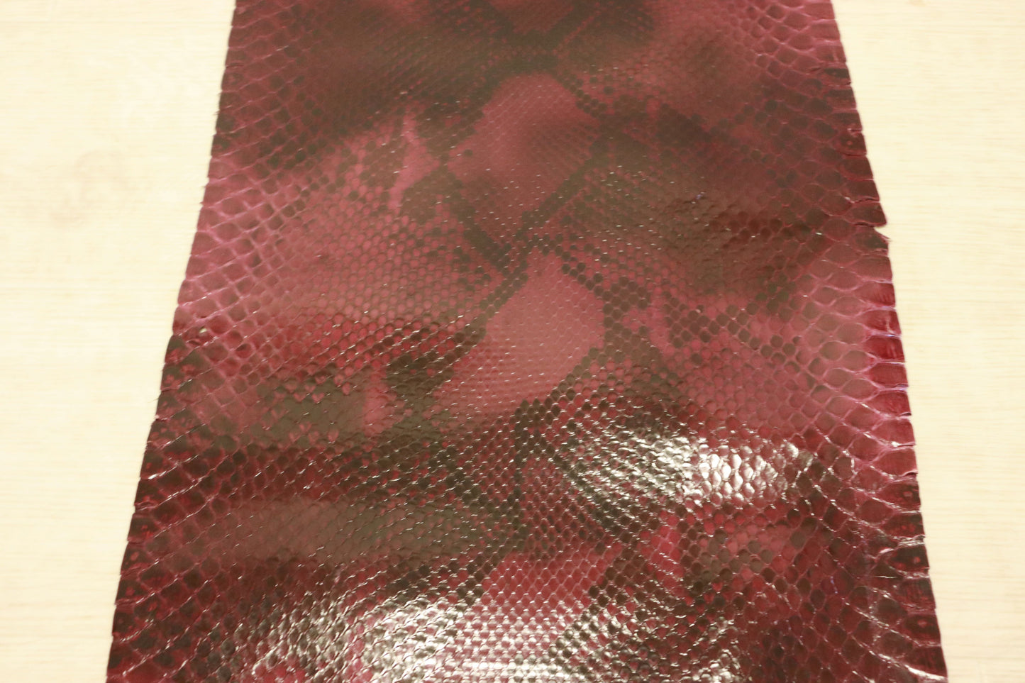 新入荷!価格固定!モラレスパイソン 最大300センチ×26センチ クレージングバイオレット