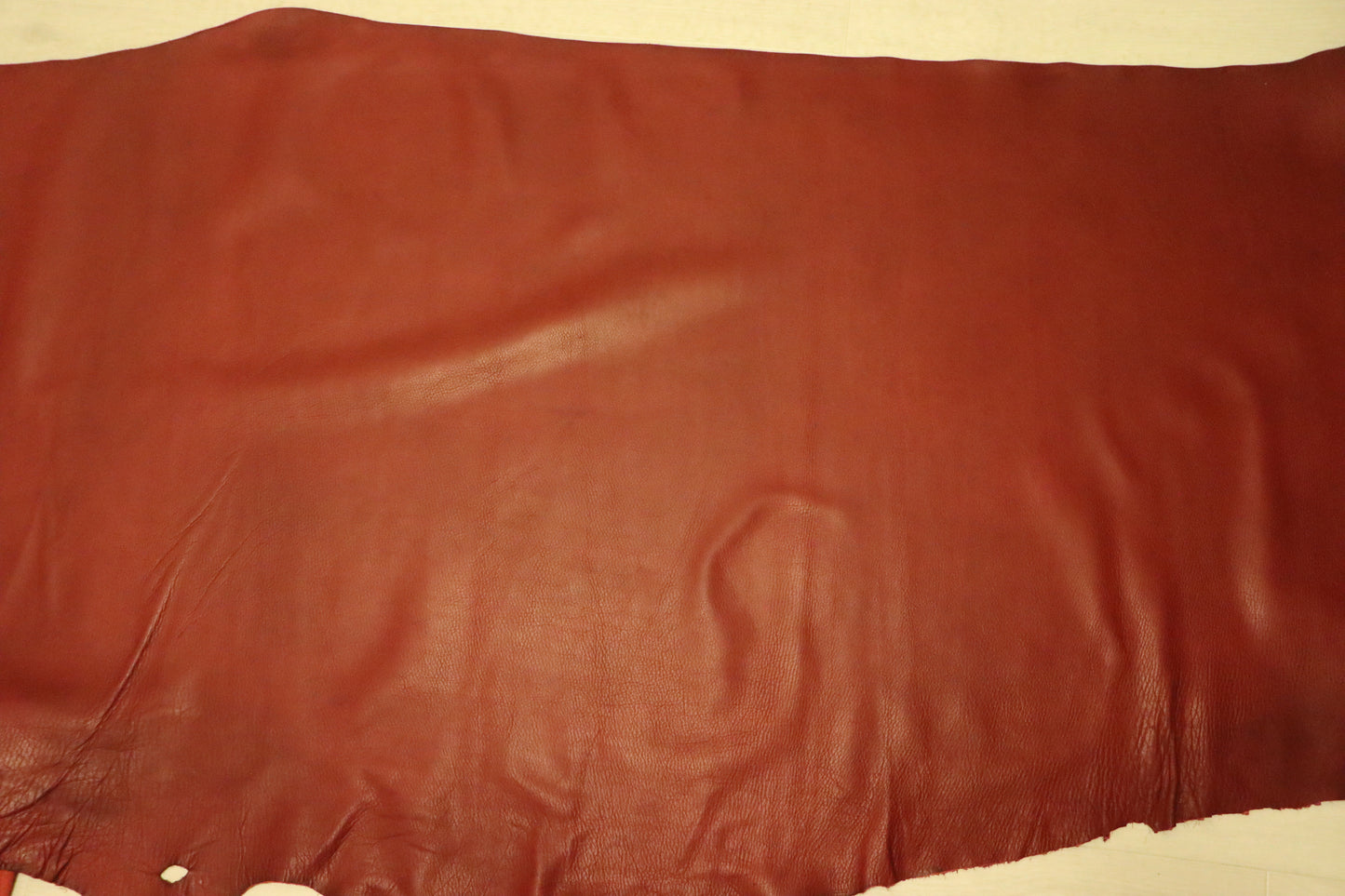 ds28円!新入荷!姫路レザー もちもち スムース加工 ワインレッド 220ds