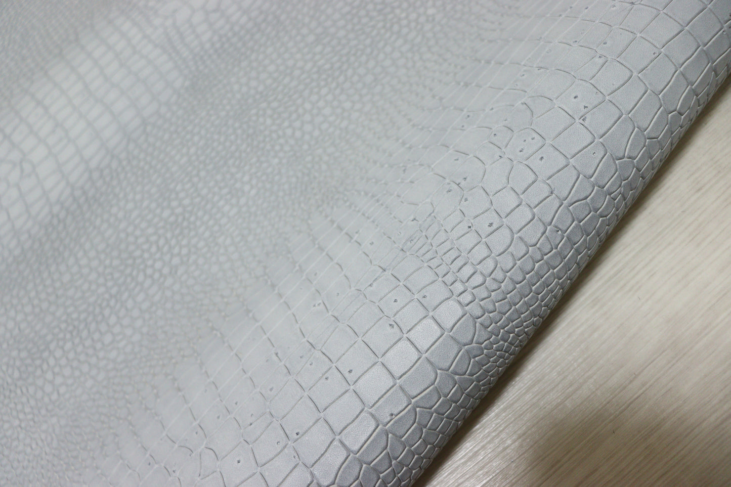 ds70円!イタリアンレザー ショルダー クロコ型押し アイスグレー 158ds