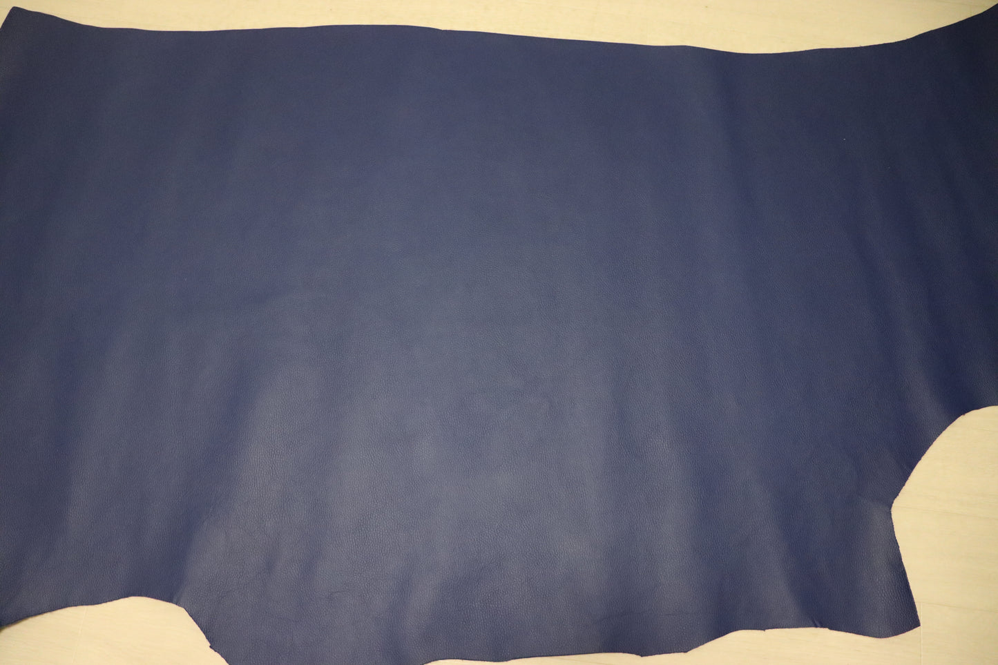 d28円!新入荷!顔料仕上げ マリンブルー シボ型押し 220ds