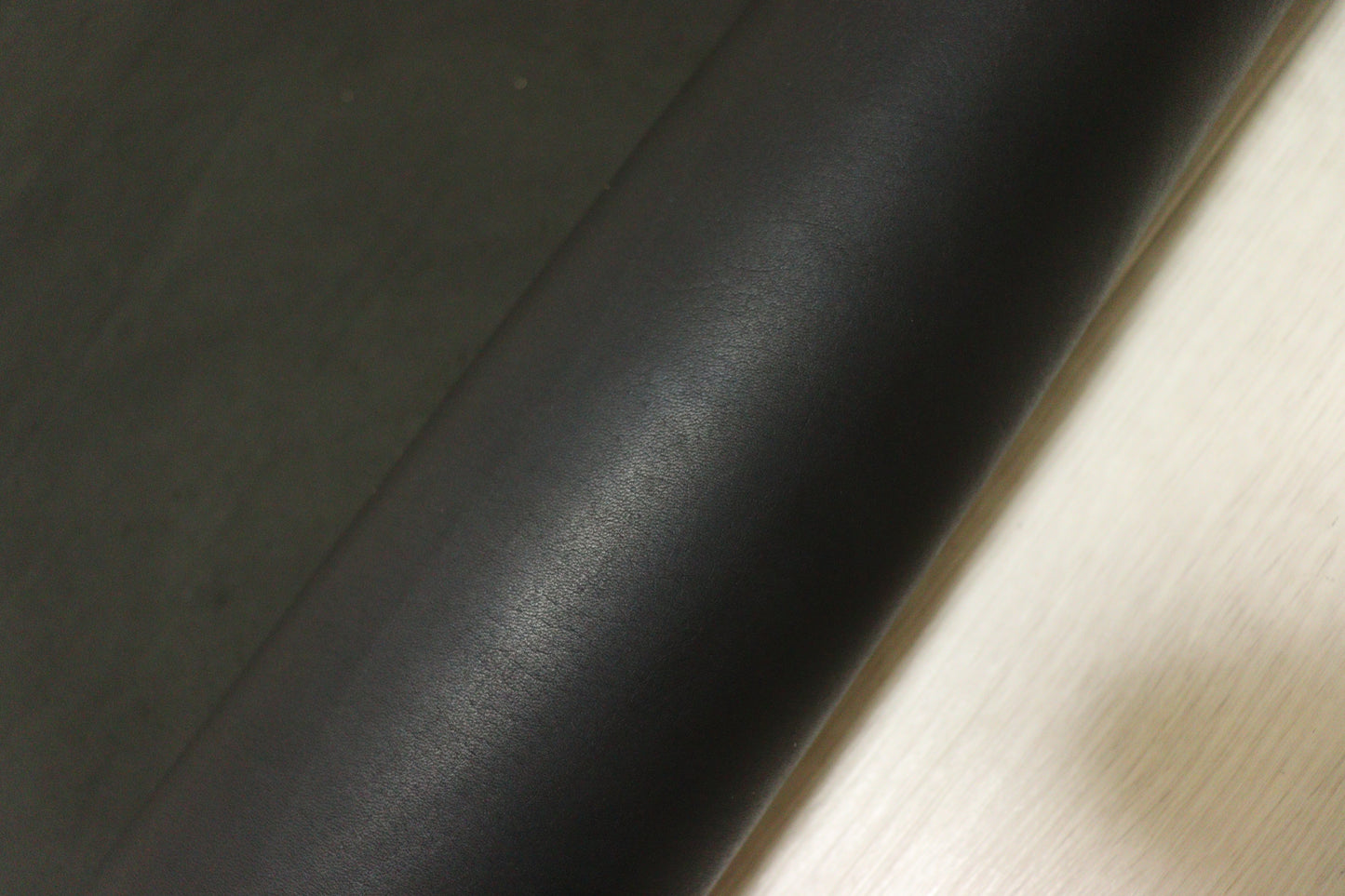 ds65円!イタリアンレザー ベンズ オイルヌメ ブラック 140ds