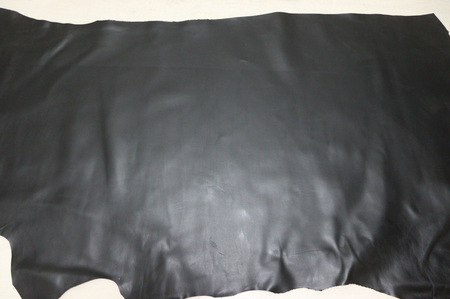 ds50円!イタリアンレザー オイルヌメ ブラック スムース加工 200ds