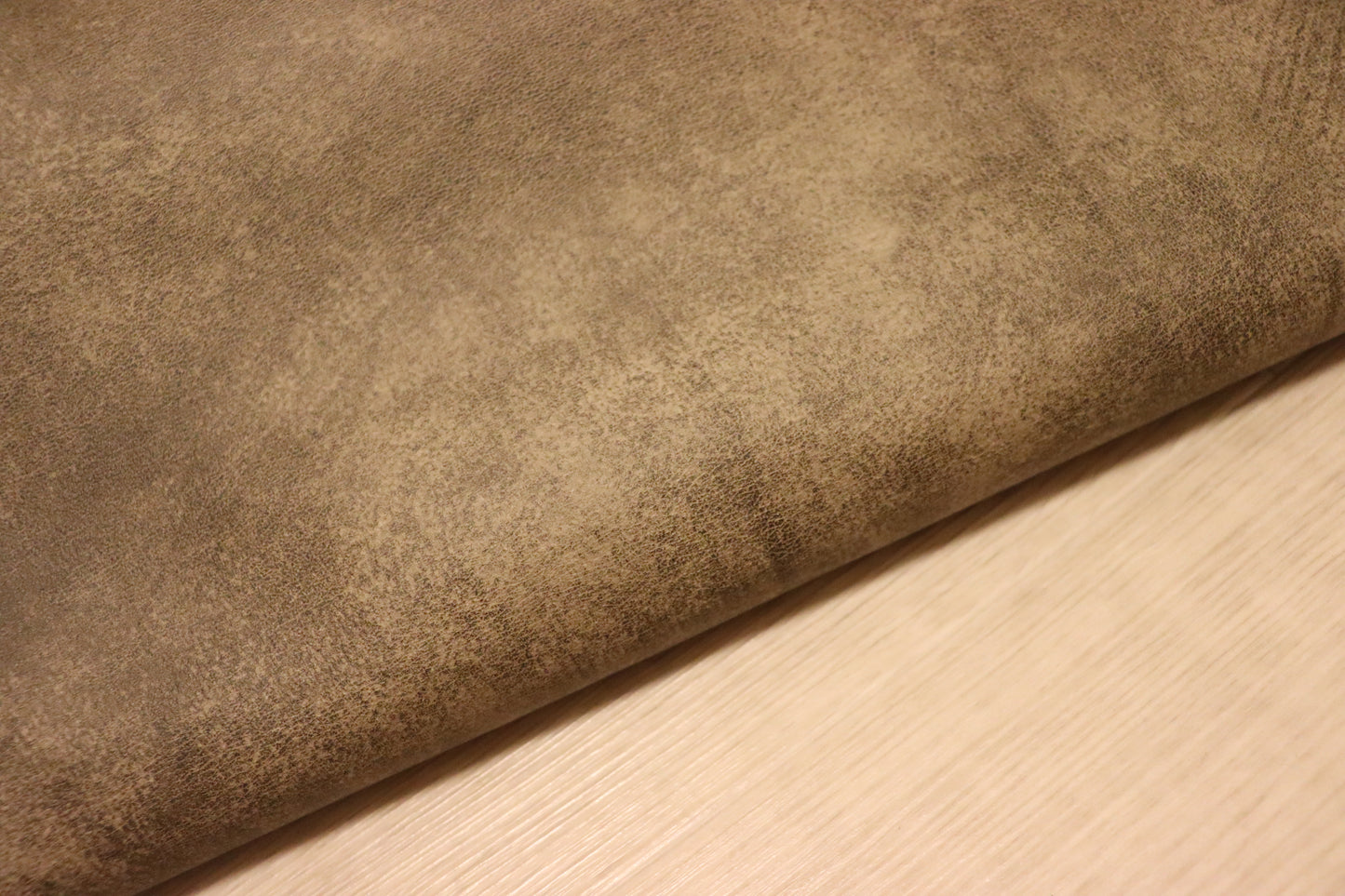 ds28円!新入荷!イタリアンレザー モカグレー ムラ染加工 スムース加工 288ds