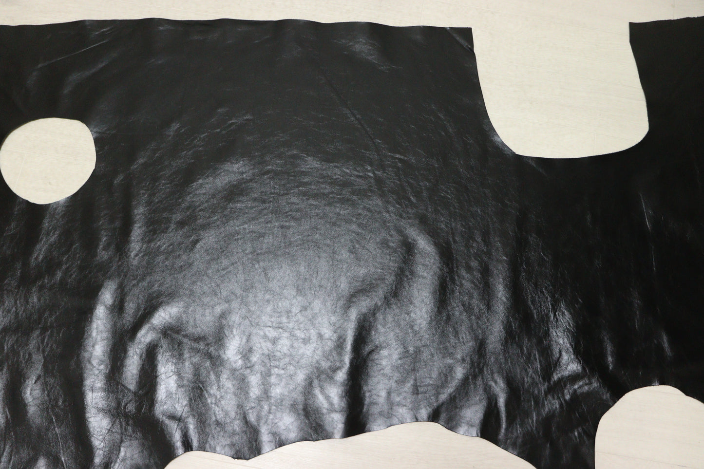 ds38円!イタリアンレザー カゼイン仕上げ ブラック ハギレ ヌメ革 180ds