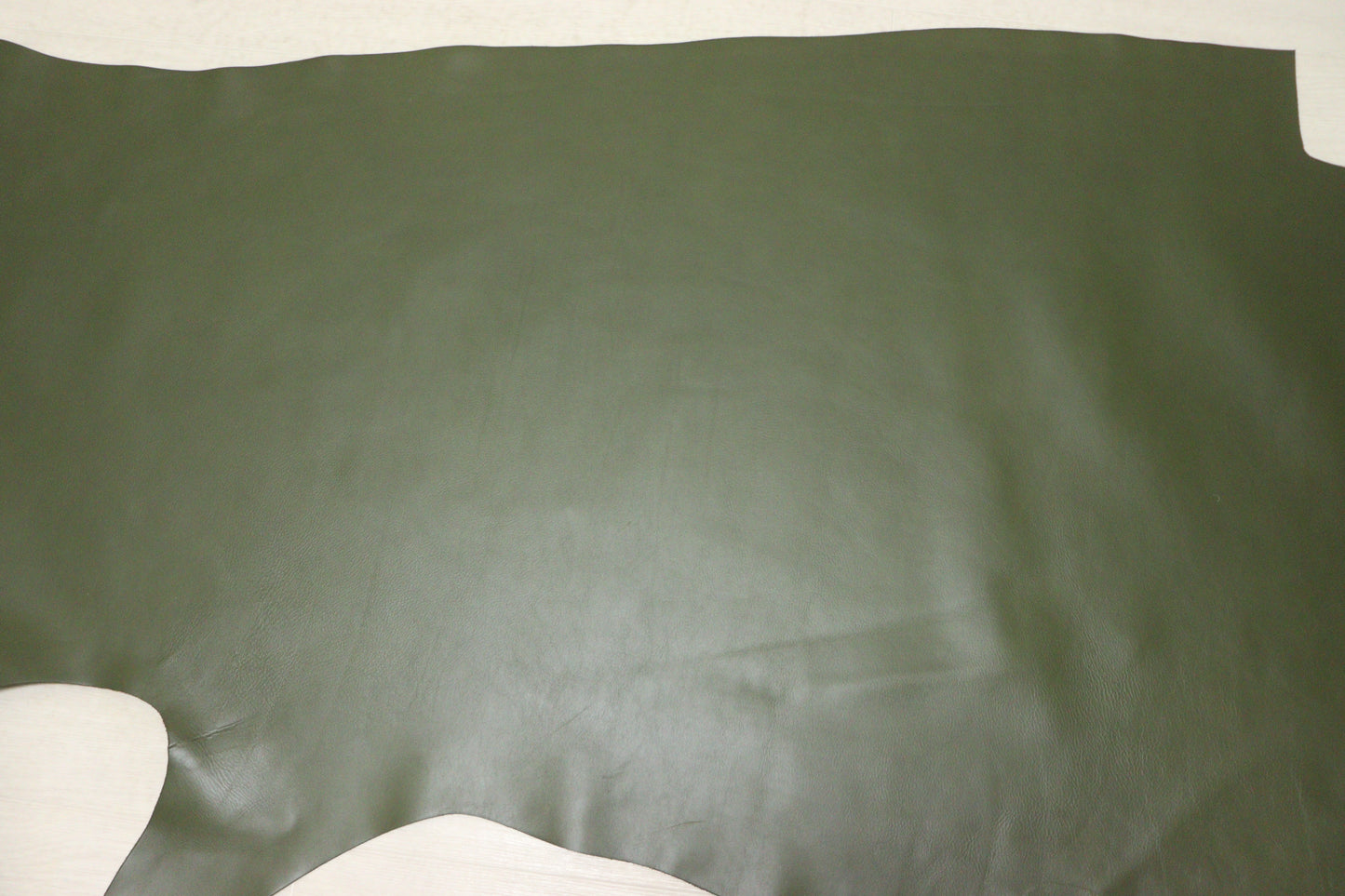 ds50円!イタリアンレザー 抹茶グリーン系 スムース加工 ヌメ革 180ds