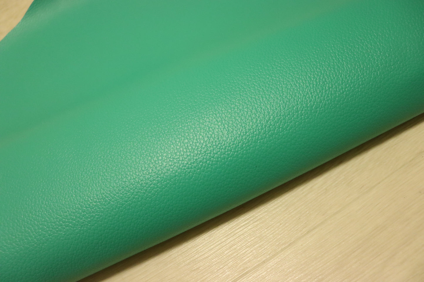 ds28円!新入荷!顔料仕上げ エメラルドグリーン シボ型押し 200ds