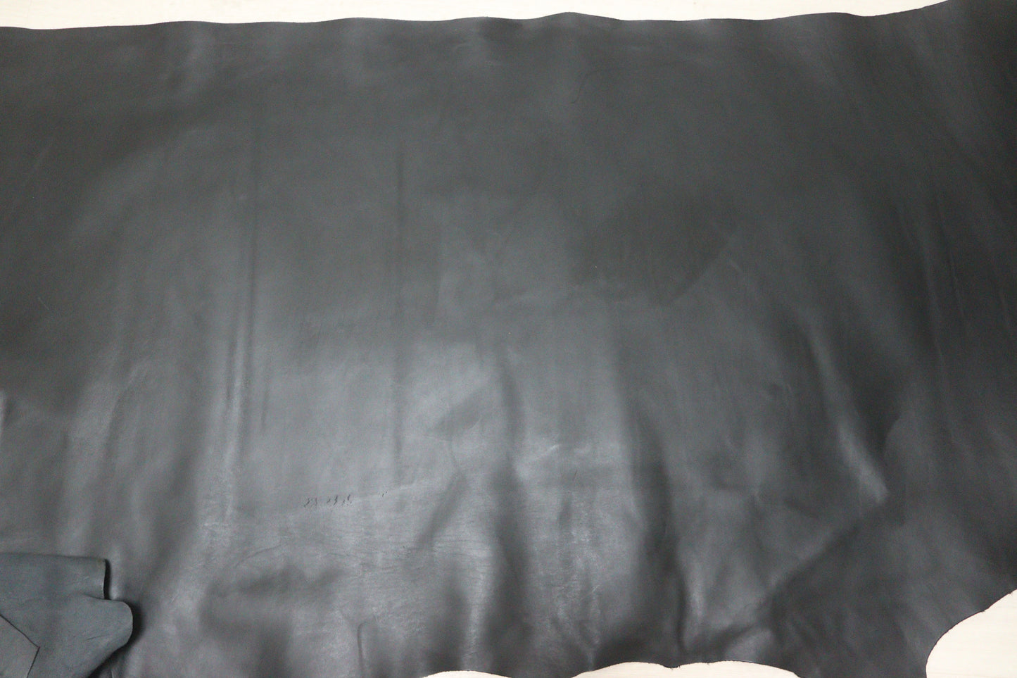 ds45円!イタリアンレザー オイルヌメ ブラック スムース加工 230ds