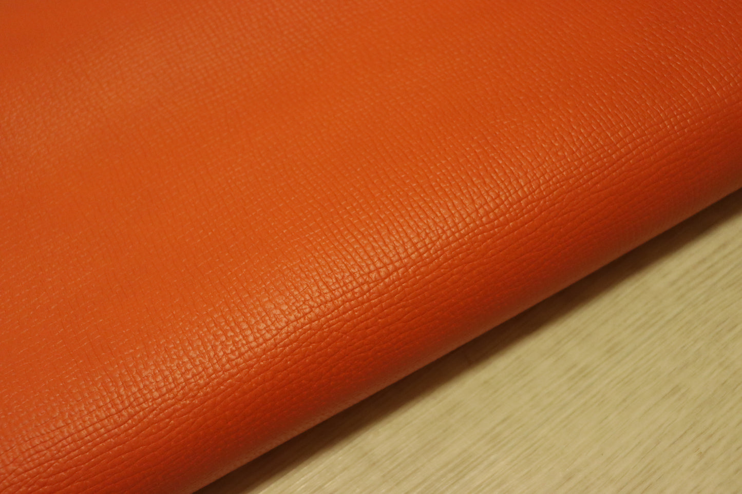 ds28円!新入荷!姫路レザー 顔料仕上げ キャロットオレンジ 角シボ型押し 240ds