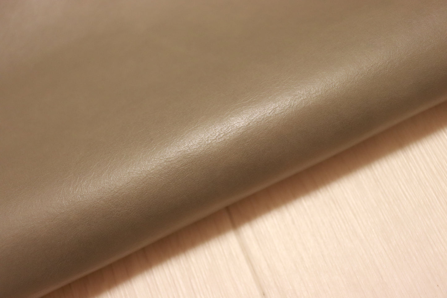 ds35円!新入荷!イタリアンレザー オイルワックス スムース加工 グレー 232ds