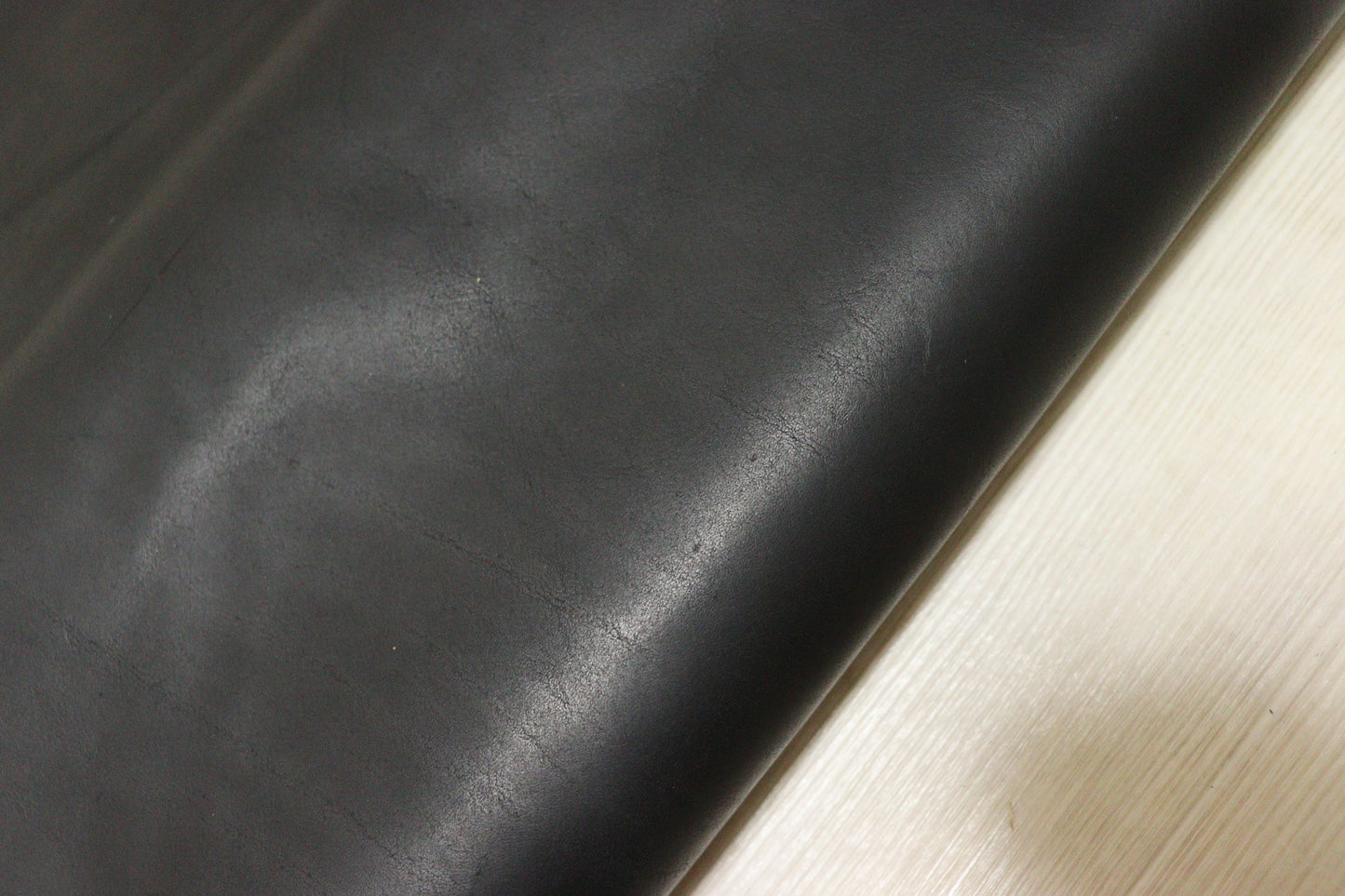 ds70円!新入荷!イタリアンレザー ショルダー オイルヌメ ブラック 157ds