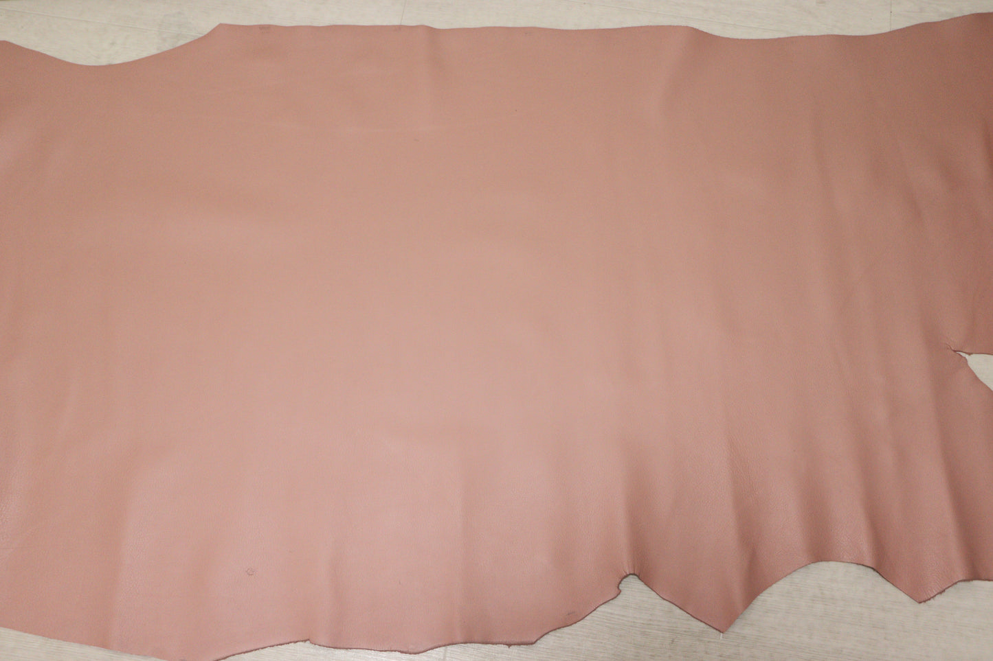 ds30円!新入荷!イタリアンレザー シュリンプピンク スムース加工 149ds