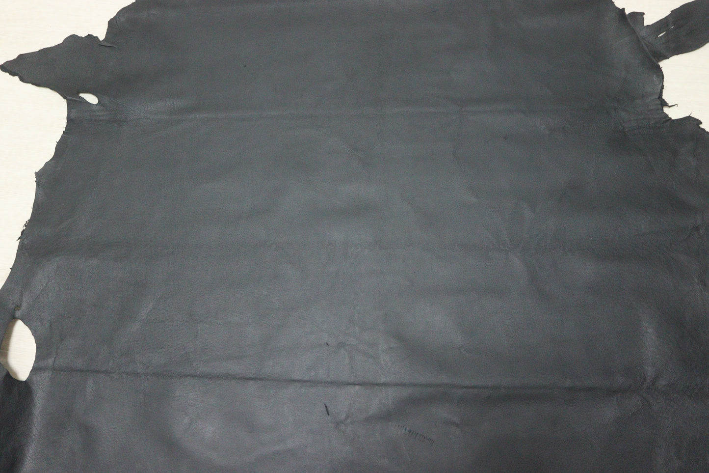 ds25円!新入荷!ブラック スムース加工 豚革 150ds
