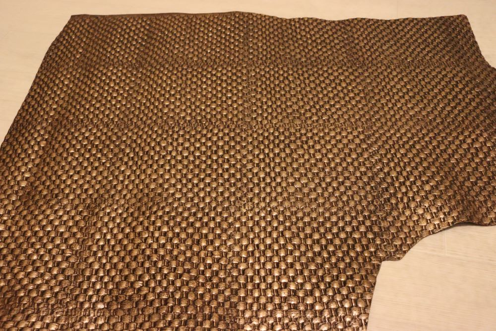 ds35円!新入荷!イタリアンレザー ブロンズ エンボス加工 ハギレ 62ds