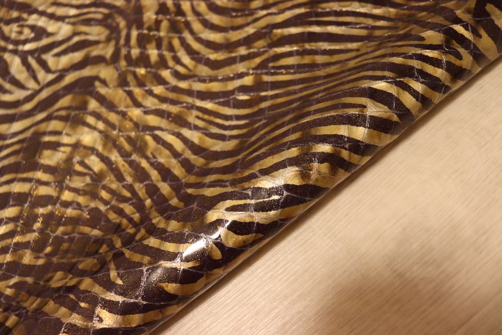 ds30円!新入荷!イタリアンレザー エナメル セブラ調プリント72ds