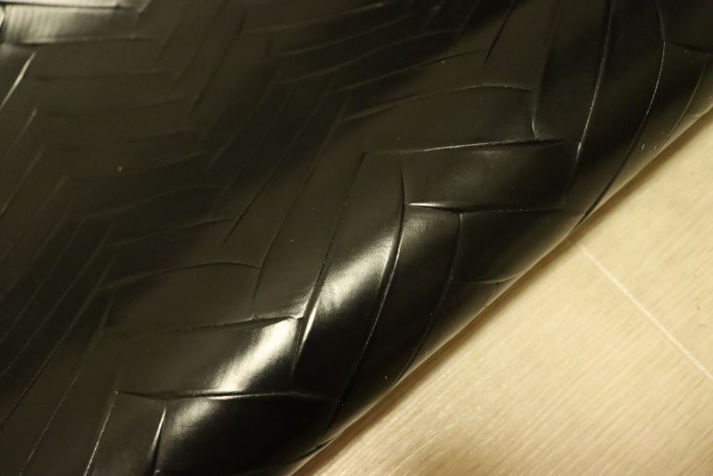 ds35円!新入荷!イタリアンレザー トスカーナ ガラス エンボス加工 ブラック120ds