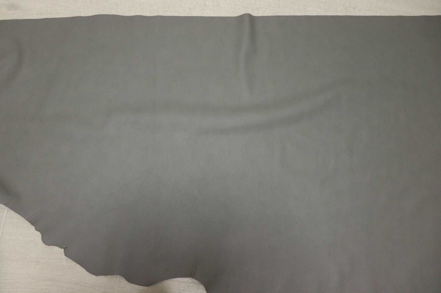 ds28円!新入荷!イタリアンレザー ライトグレー 弱シュリンク加工 261ds