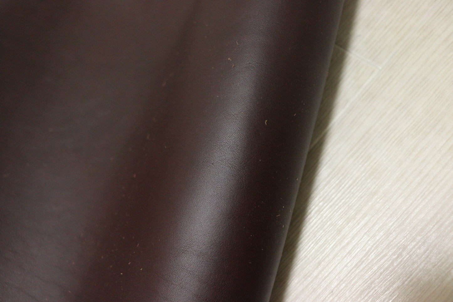 ds45円!新入荷!トスカーナ ベリー ダークブラウン スムース加工 ヌメ革 75ds